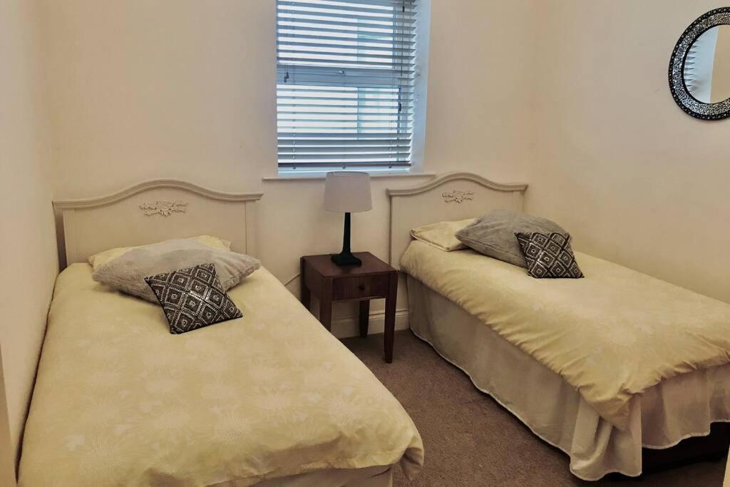 Luxury 2 Beds By The Sea *